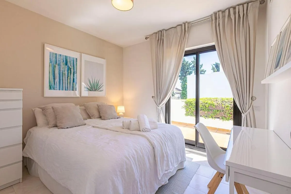 Dom wakacyjny Beachside , 3 Bedroom Townhouse In Marbella Hiszpania