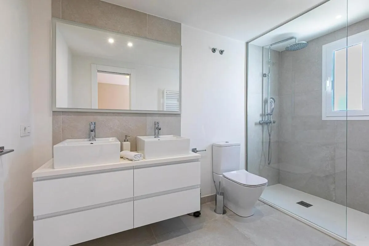 Beachside , 3 Bedroom Townhouse In マルベーリャ 0*,