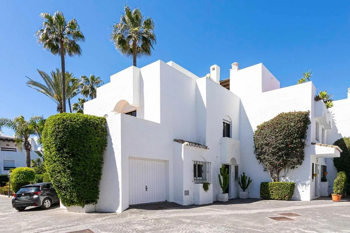 Beachside , 3 Bedroom Townhouse In マルベーリャ