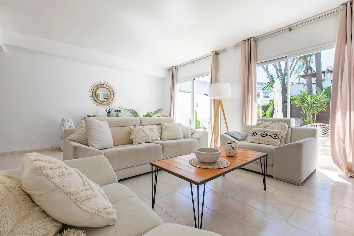 Beachside , 3 Bedroom Townhouse In マルベーリャ